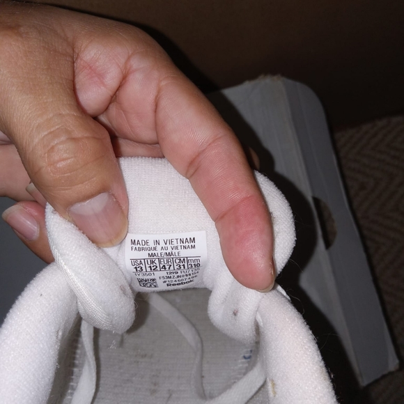 Like White Reebok - Picture 3 of 4